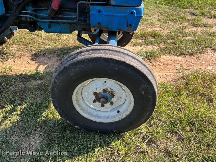 image for item FG0594 1976 Ford 6600 tractor
