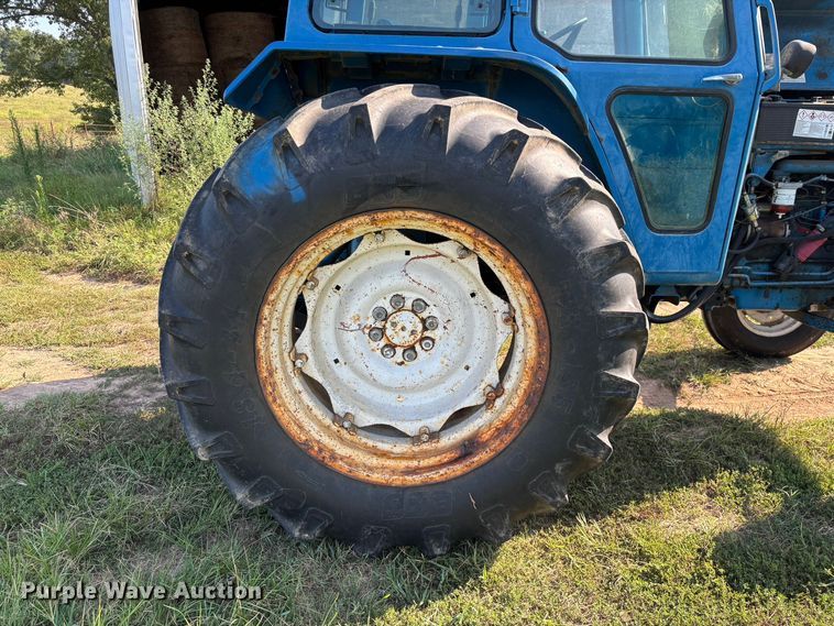 image for item FG0594 1976 Ford 6600 tractor
