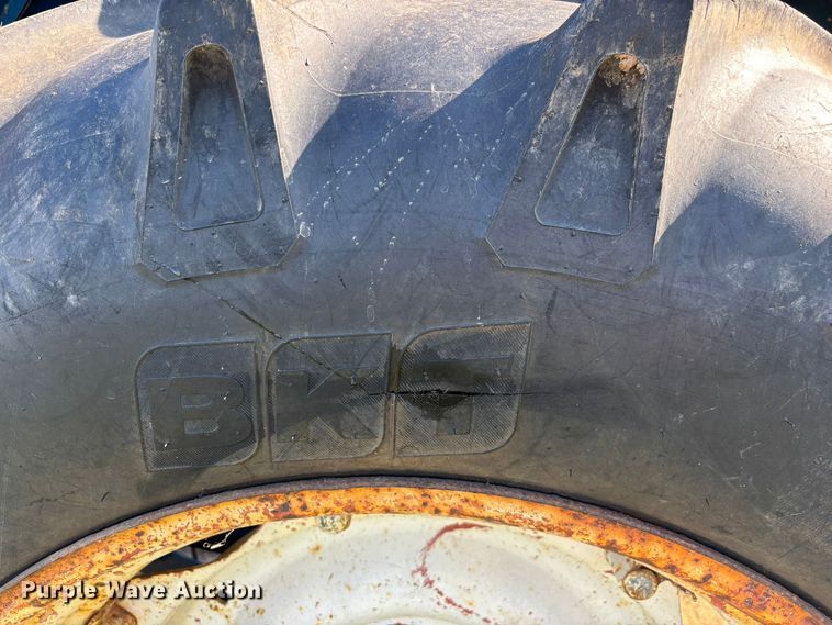 image for item FG0594 1976 Ford 6600 tractor