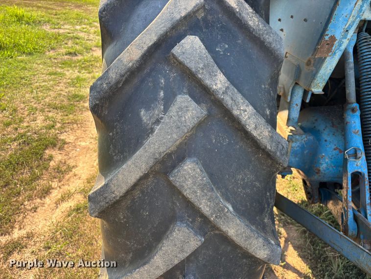 image for item FG0594 1976 Ford 6600 tractor
