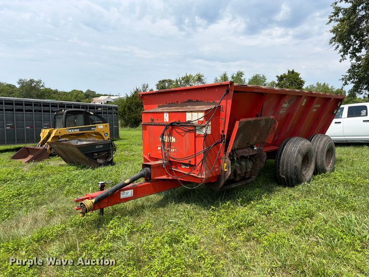 Kuhn Knight 8124 manure spreader