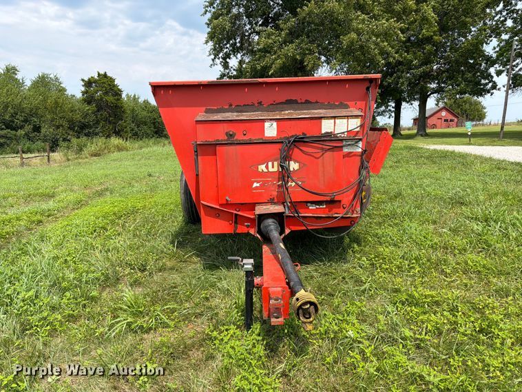 image for item FK3311 Kuhn Knight 8124 manure spreader