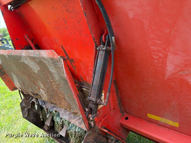 image for item FK3311 Kuhn Knight 8124 manure spreader