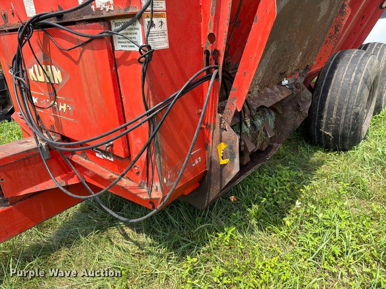 image for item FK3311 Kuhn Knight 8124 manure spreader