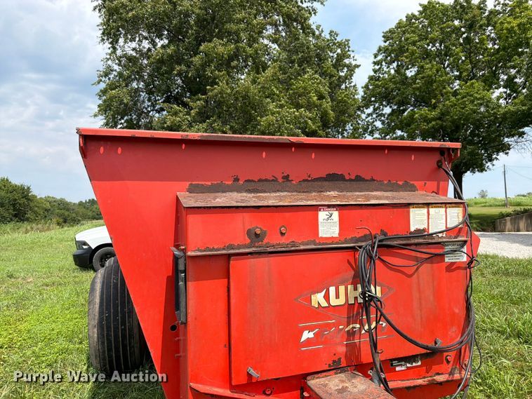 image for item FK3311 Kuhn Knight 8124 manure spreader