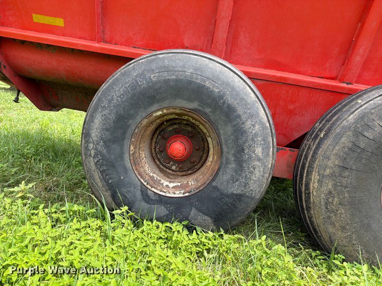 image for item FK3311 Kuhn Knight 8124 manure spreader