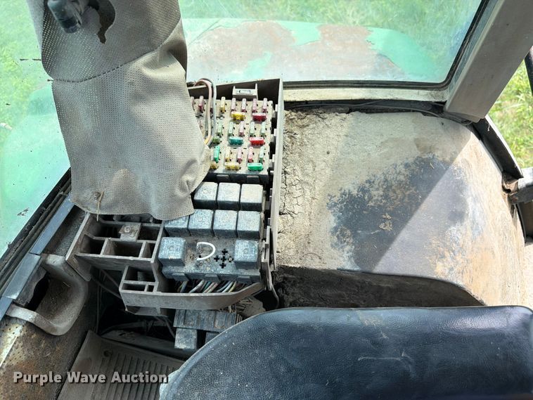 image for item FK3315 1998 John Deere 7410 MFWD tractor