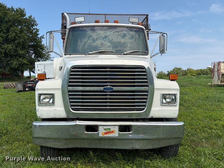 image for item FK3320 1989 Ford LNT8000 grain truck