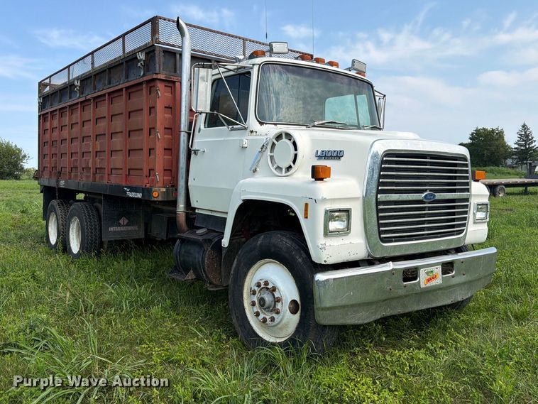 image for item FK3320 1989 Ford LNT8000 grain truck
