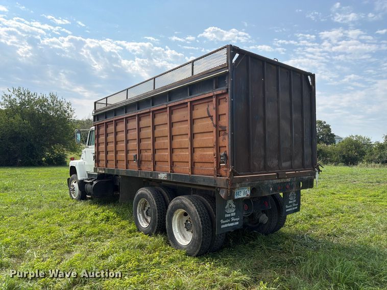 image for item FK3320 1989 Ford LNT8000 grain truck