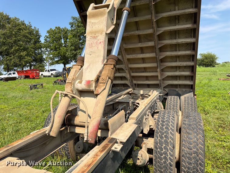 image for item FK3320 1989 Ford LNT8000 grain truck