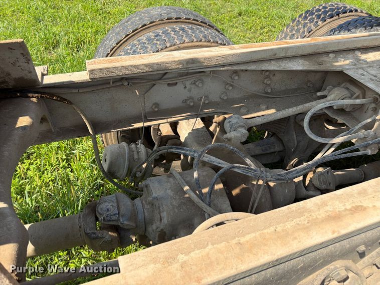 image for item FK3320 1989 Ford LNT8000 grain truck