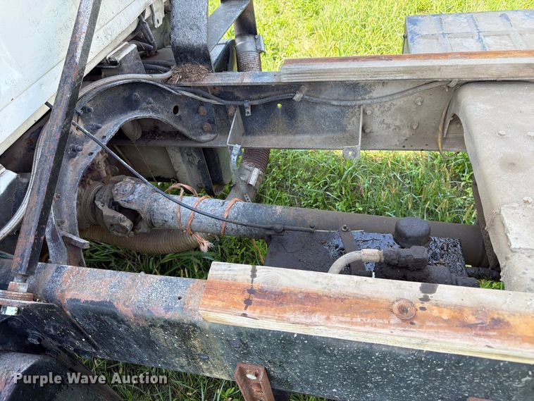 image for item FK3320 1989 Ford LNT8000 grain truck