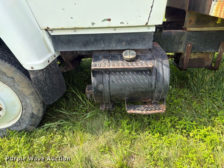 image for item FK3320 1989 Ford LNT8000 grain truck