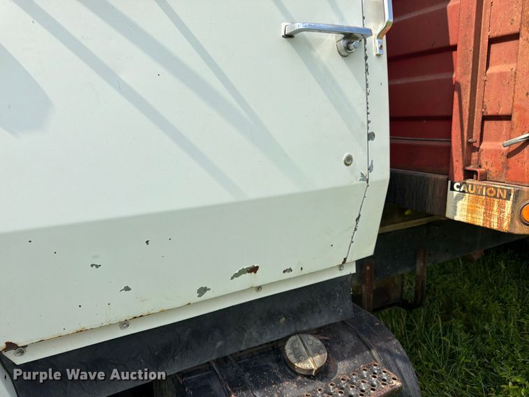 image for item FK3320 1989 Ford LNT8000 grain truck