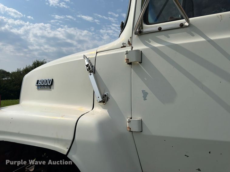 image for item FK3320 1989 Ford LNT8000 grain truck