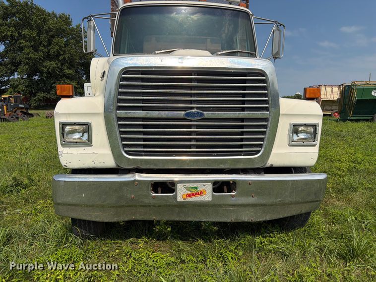 image for item FK3320 1989 Ford LNT8000 grain truck