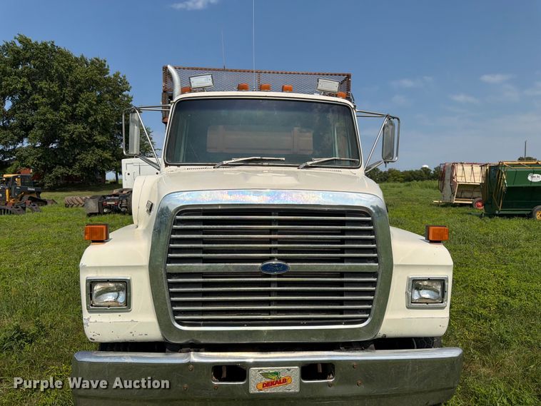 image for item FK3320 1989 Ford LNT8000 grain truck