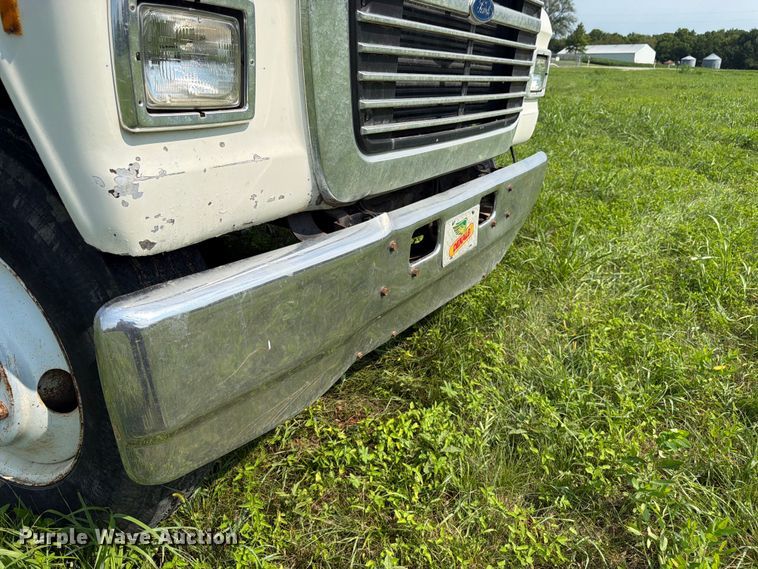 image for item FK3320 1989 Ford LNT8000 grain truck