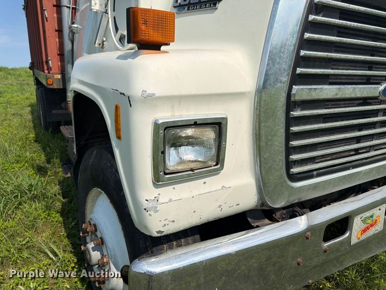 image for item FK3320 1989 Ford LNT8000 grain truck