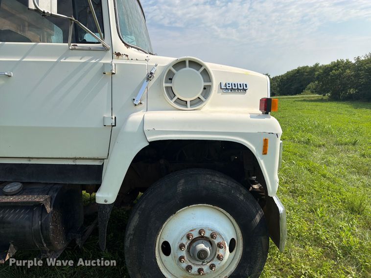 image for item FK3320 1989 Ford LNT8000 grain truck