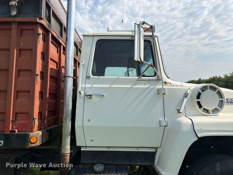 image for item FK3320 1989 Ford LNT8000 grain truck