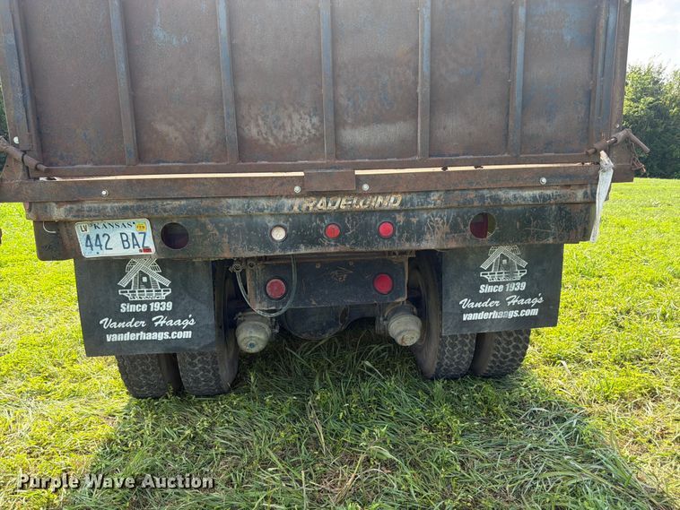 image for item FK3320 1989 Ford LNT8000 grain truck