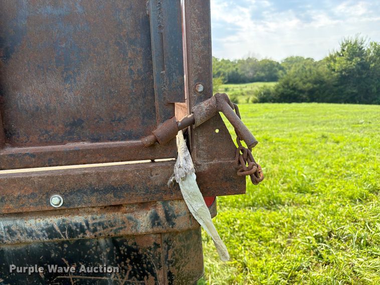 image for item FK3320 1989 Ford LNT8000 grain truck