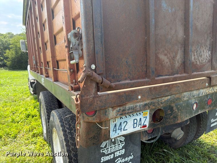 image for item FK3320 1989 Ford LNT8000 grain truck