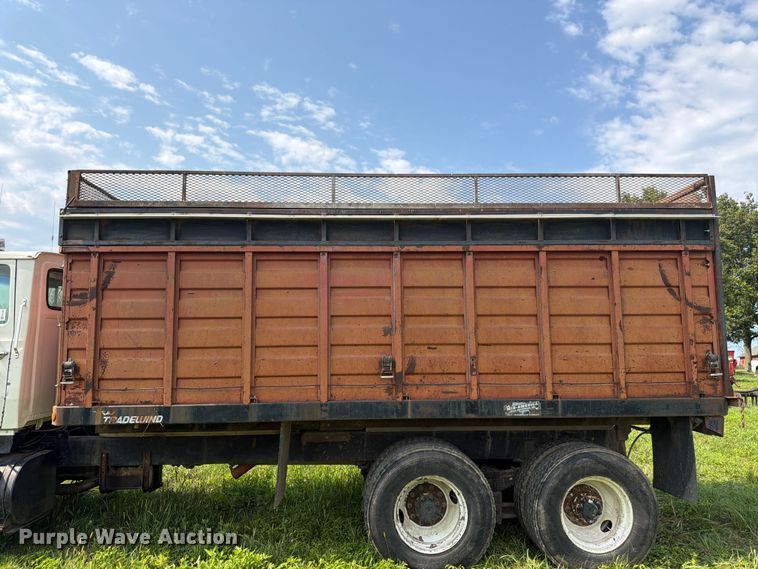 image for item FK3320 1989 Ford LNT8000 grain truck