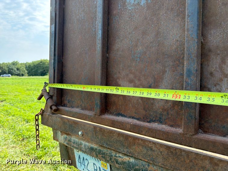 image for item FK3320 1989 Ford LNT8000 grain truck