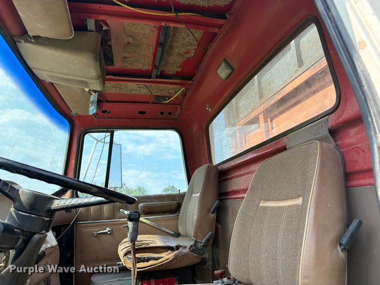image for item FK3320 1989 Ford LNT8000 grain truck