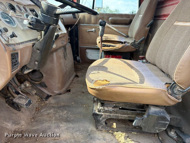 image for item FK3320 1989 Ford LNT8000 grain truck
