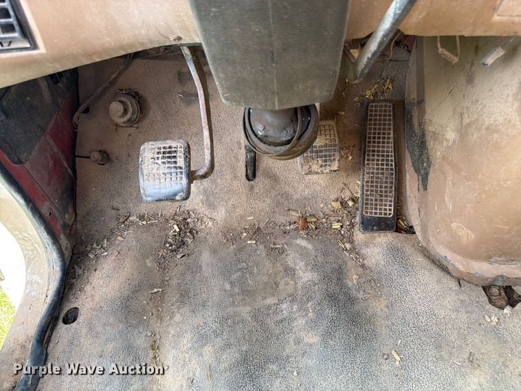 image for item FK3320 1989 Ford LNT8000 grain truck