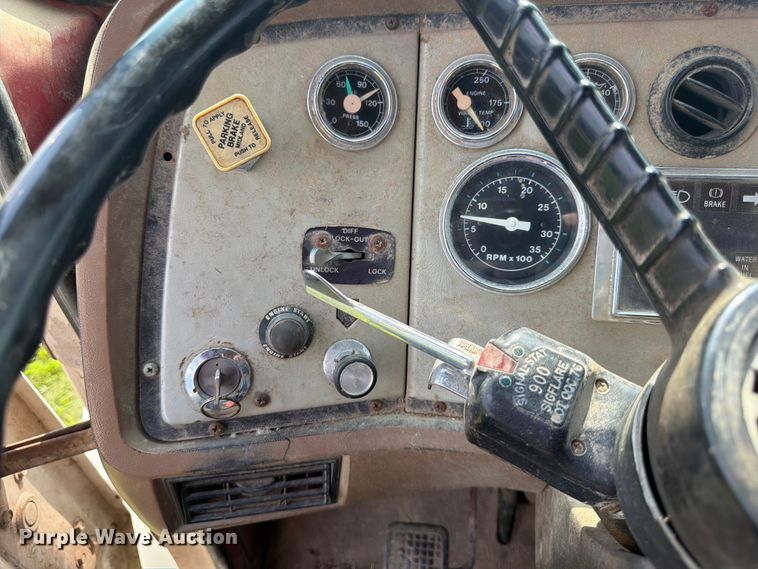 image for item FK3320 1989 Ford LNT8000 grain truck