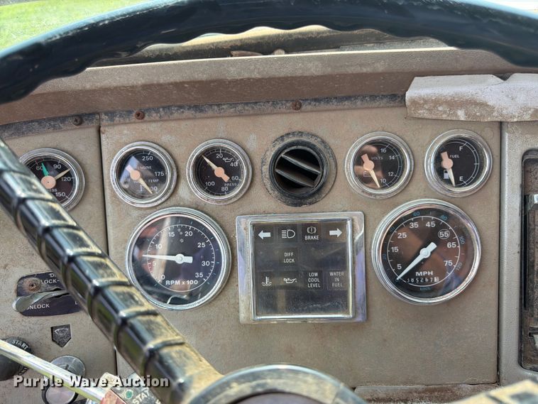 image for item FK3320 1989 Ford LNT8000 grain truck