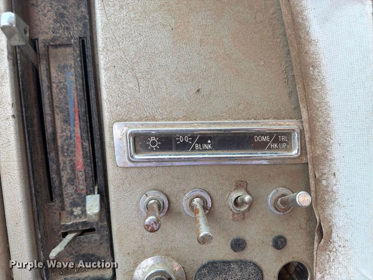 image for item FK3320 1989 Ford LNT8000 grain truck
