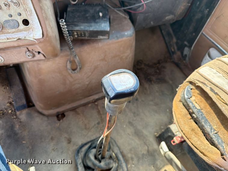 image for item FK3320 1989 Ford LNT8000 grain truck