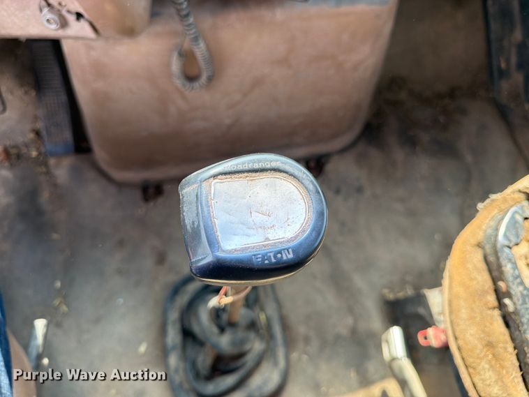 image for item FK3320 1989 Ford LNT8000 grain truck