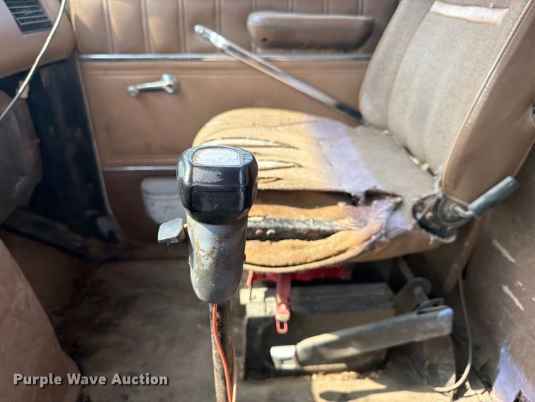 image for item FK3320 1989 Ford LNT8000 grain truck