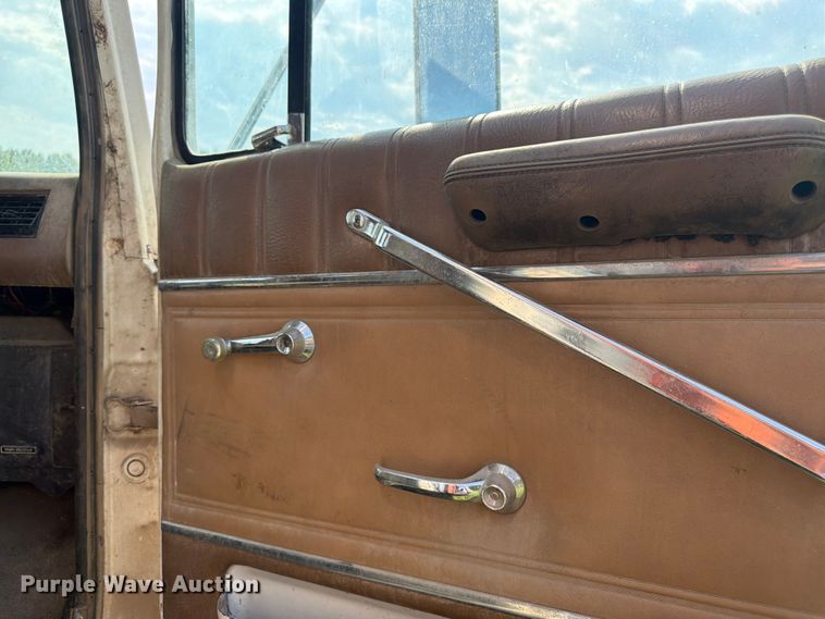 image for item FK3320 1989 Ford LNT8000 grain truck