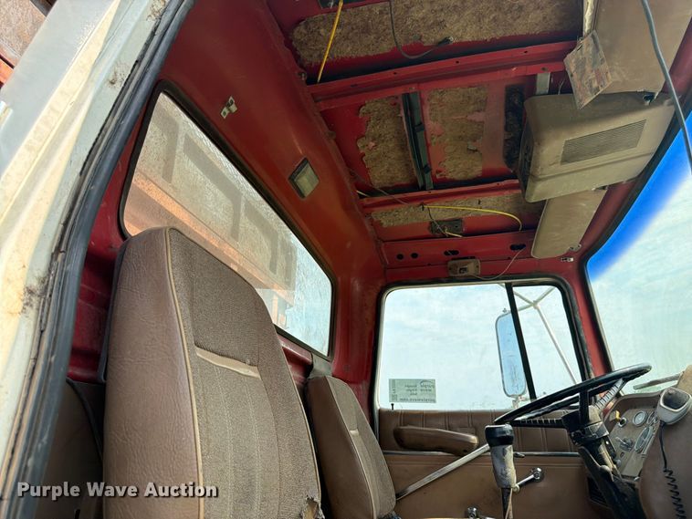 image for item FK3320 1989 Ford LNT8000 grain truck