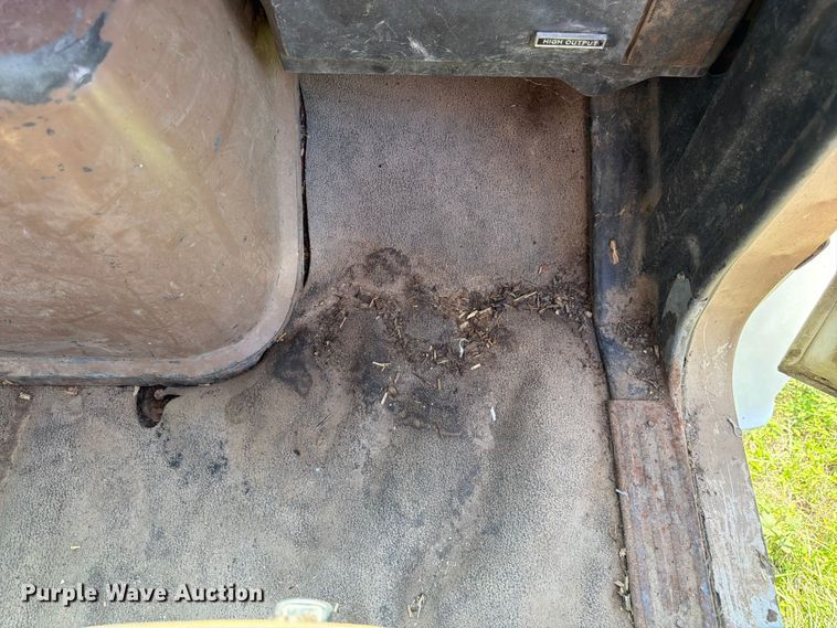 image for item FK3320 1989 Ford LNT8000 grain truck