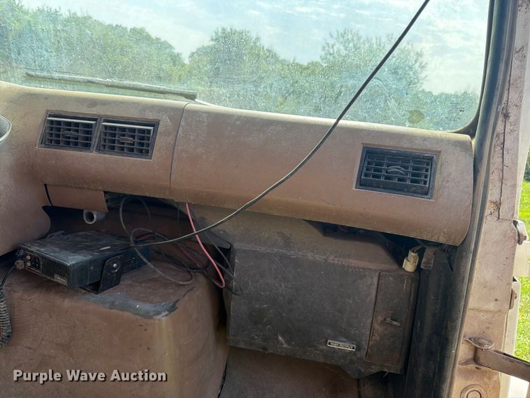 image for item FK3320 1989 Ford LNT8000 grain truck