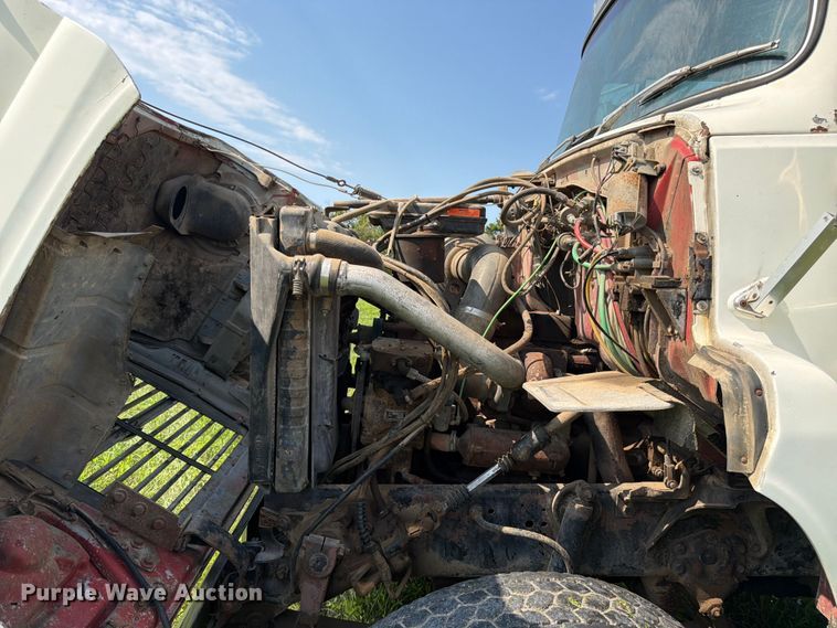 image for item FK3320 1989 Ford LNT8000 grain truck