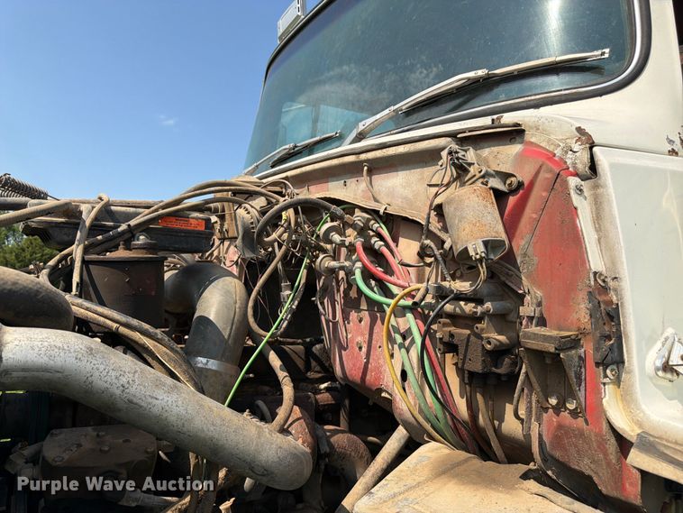 image for item FK3320 1989 Ford LNT8000 grain truck
