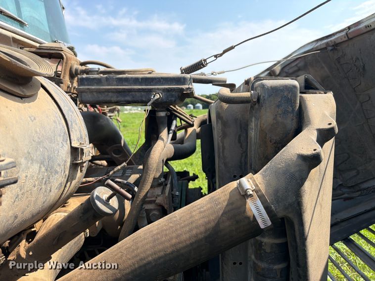 image for item FK3320 1989 Ford LNT8000 grain truck