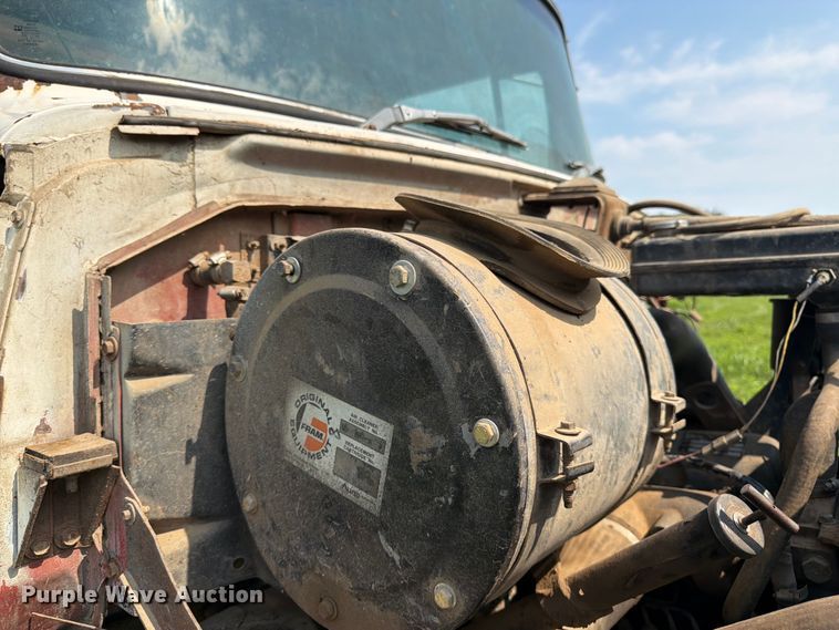 image for item FK3320 1989 Ford LNT8000 grain truck