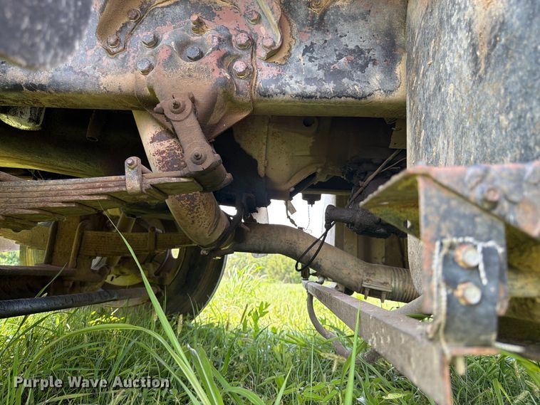 image for item FK3320 1989 Ford LNT8000 grain truck