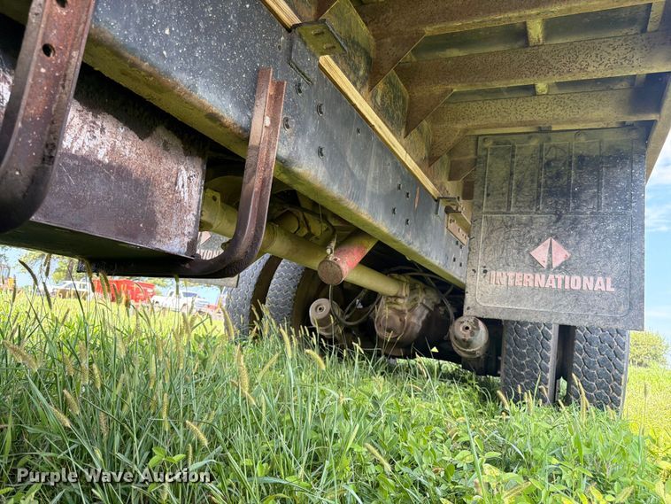 image for item FK3320 1989 Ford LNT8000 grain truck
